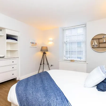 Luxury Modern 3 Bedroom In Centre Апартаменты *