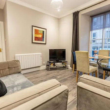Two Bedroom Within Walking Distance To Centre Appartement