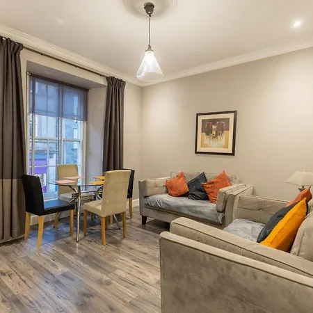 Appartement Two Bedroom Within Walking Distance To Centre *