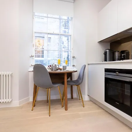 Apartment Joivy Tasteful On Rose South Edinburgh