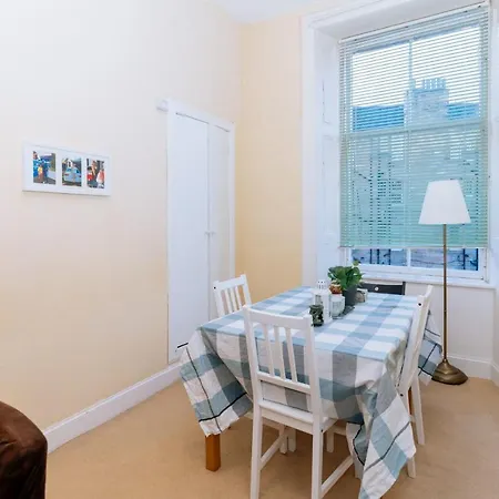 Apartament Spacious 4 Bedroom Near The Meadowsold Town Edynburg