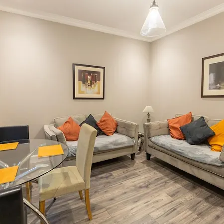 Two Bedroom Within Walking Distance To Centre Edinburgh