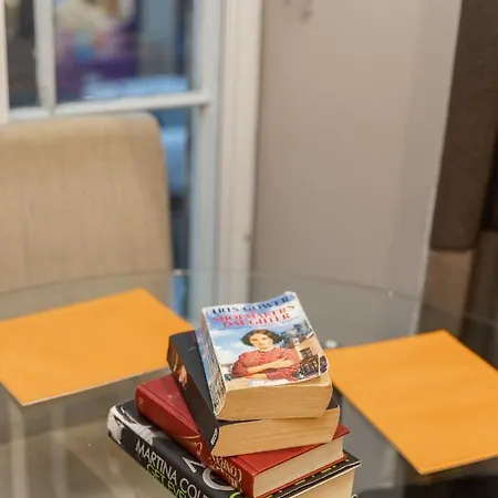 Two Bedroom Within Walking Distance To Centre *