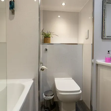 New 3-bedroom Close To Centre Apartamento Edimburgo