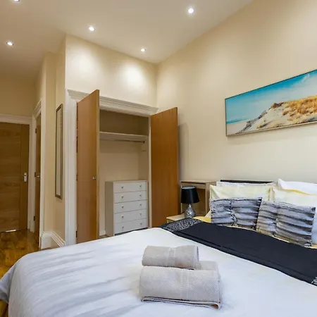 Apartment New 3-bedroom Close To Centre