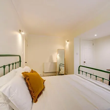 Apartment Super Castle Basement *