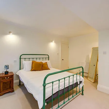 Super Castle Basement Apartment