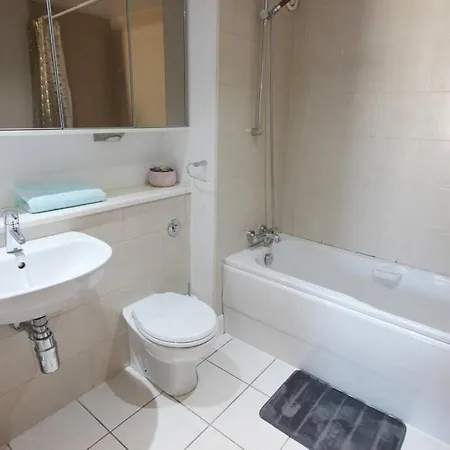 Апартаменты Spacious 2 Bed, 2 Bath -the Shore, Leith *