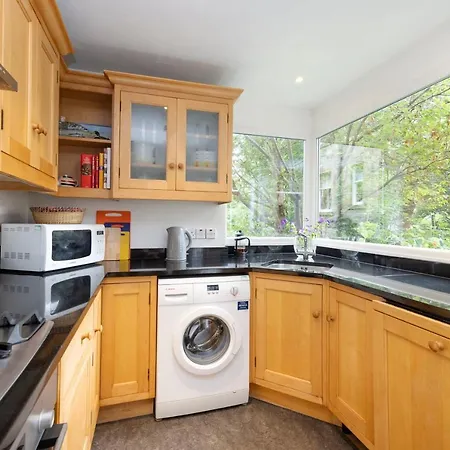 Joivy 3-bed Meadows Flat Near Castle * Edinburgh