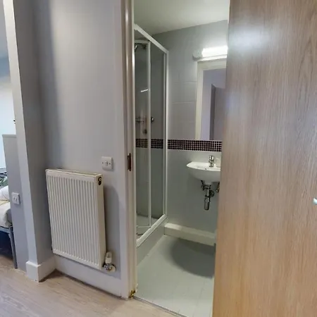 And Ensuite Bedrooms With Shared Kitchen At Fountainbridge In Lejlighed