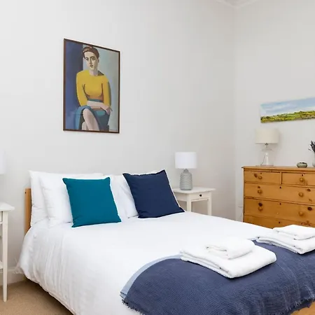 Joivy 3-bed Meadows Flat Near Castle * Edinburgh