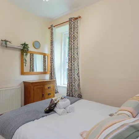 Cozy 1b Groundfloor - 8 Minute From Centre Apartment *