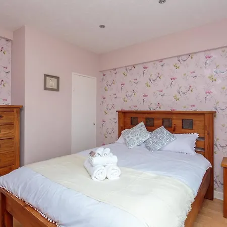 Gorgeous 3-bed Flat, 15 Minutes To Centre