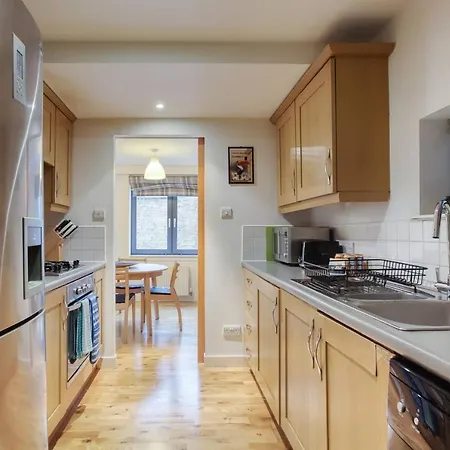 *amazing Location!*in Heart Of The City. 2br & Cot *