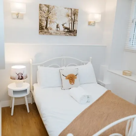 Luxury Modern 3 Bedroom In Centre