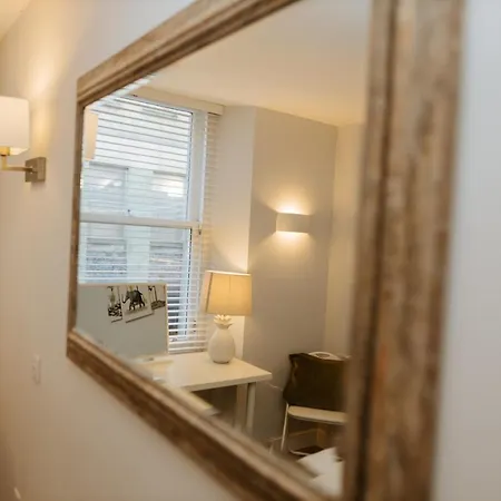 Апартаменты Luxury Modern 3 Bedroom In Centre