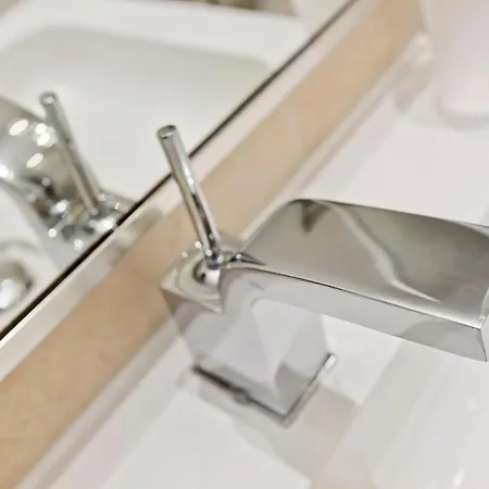 Exquisite & Lively With Fireplace & Panoramic Views *