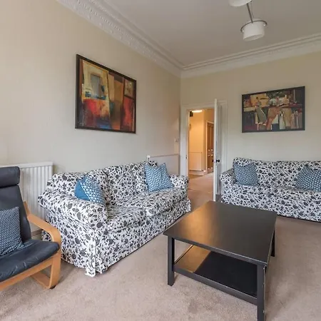 Beautiful 2 Bed 2 Bath Flat Overlooking Meadows Park