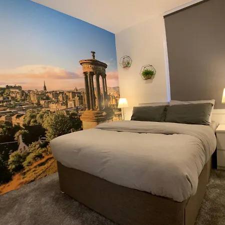 Maria- Bright And Modern Center . Edinburgh