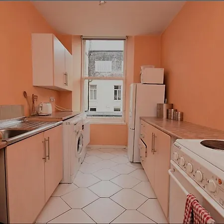 Cosy N Comfy Flat In Historic Heart Of Apartment