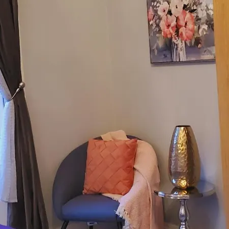 Lovely 4 Bedroom With 7 Beds And Free Parking * 에든버러