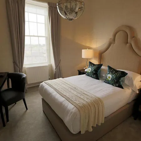Nira Caledonia Hotel