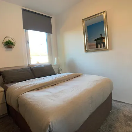 Maria- Bright And Modern Center .