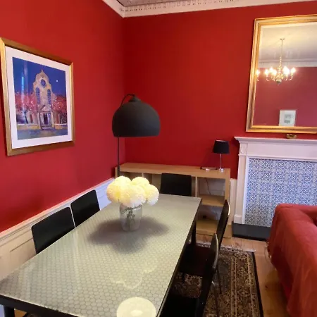 Altido Classic 3br Moments From Haymarket Station Daire *