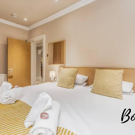 New Town Main Door 3br-3ba - Free Parking & Patio By Bonjour Residences