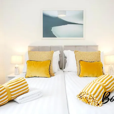 Bright New Town 2br-1ba, 1 Min To George St By Bonjour Residences *