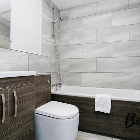 Bright New Town 2br-1ba, 1 Min To George St By Bonjour Residences