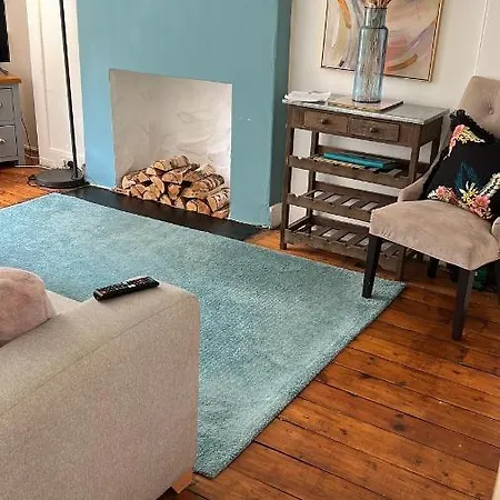 Apartment Break *