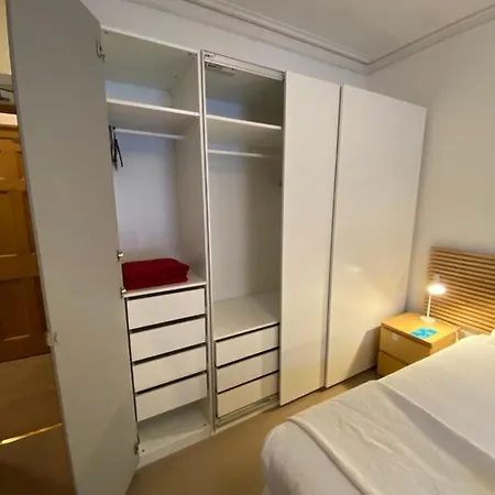 Altido Classic 3br Moments From Haymarket Station *
