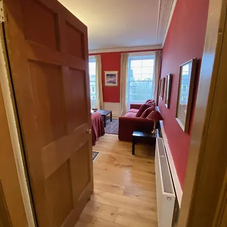 Daire Altido Classic 3br Moments From Haymarket Station *