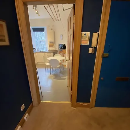 Altido Classic 3br Moments From Haymarket Station Daire
