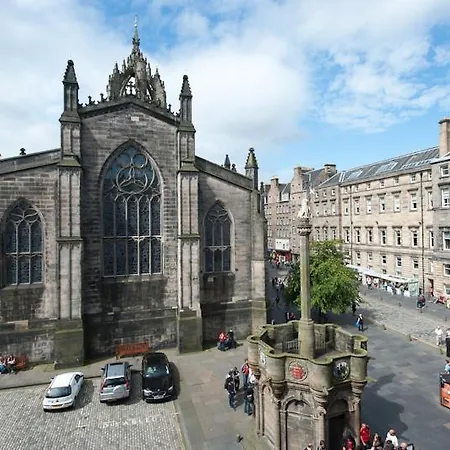 Parliament Sq 12 Royal Mile * Edinburgh