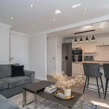Luxury 2bed 2bath Flat In Centre- Free Parking! Appartement