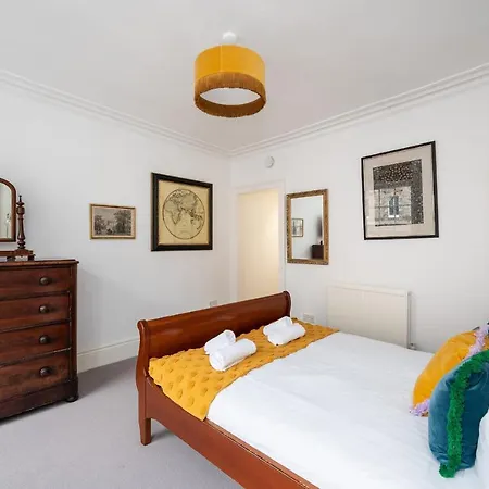 Lovely 3bd On The Royal Mile Apartment Edinburgh