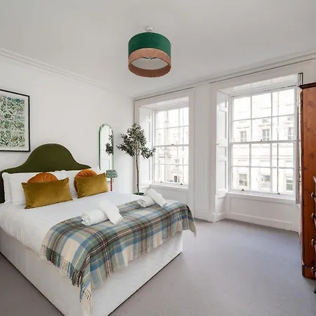 Lovely 3bd On The Royal Mile