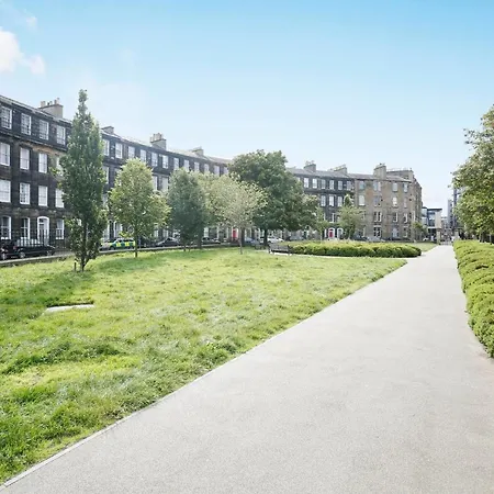 Altido Classic 3br Moments From Haymarket Station