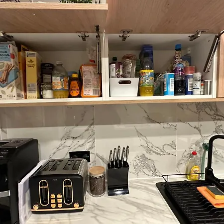 Lovely 3 Bed With Jacuzzi, Close To Airport, Driveway, Wifi * Edinburgh