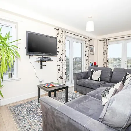 Waterfront Castle View 3 Bed