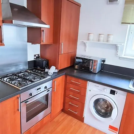 Apartment Modern Spacious 3 Bedroom Centre - Free Parking - Private Balcony