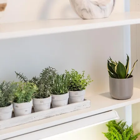 Modern Spacious 3 Bedroom Centre - Free Parking - Private Balcony * Edinburgh