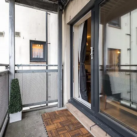 Elegant 2 Bedroom Centre - Free Parking - Private Balcony Apartamento