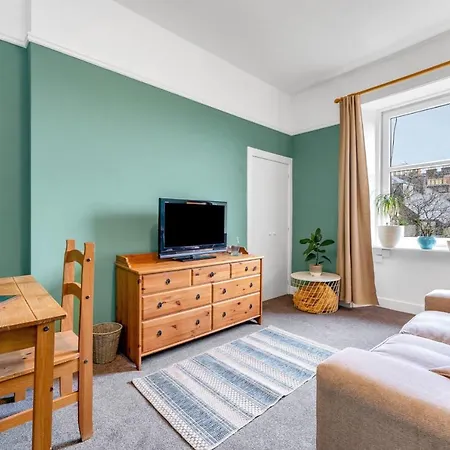 Bright And Quiet Edynburg