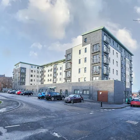 Waterfront Castle View 3 Bed Apartment Edinburgh