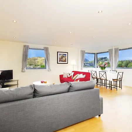 Panoramic City Views Apartment, Abbey Lane إدنبرة