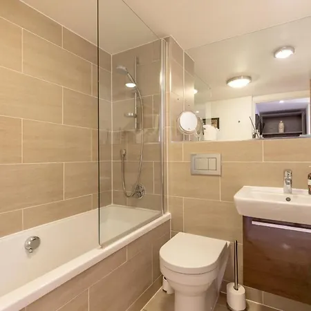 Hotel 429 - New Town Hide Away With Parking