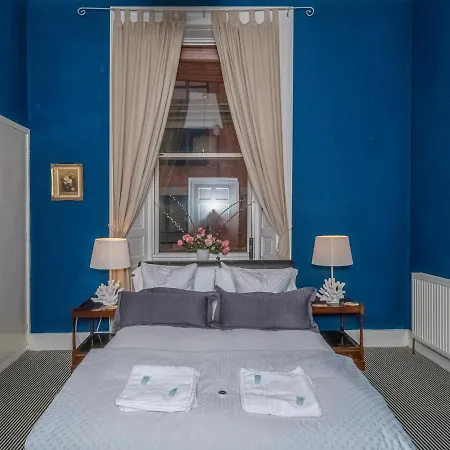 Cosy & Modern In Leith Edimburgo